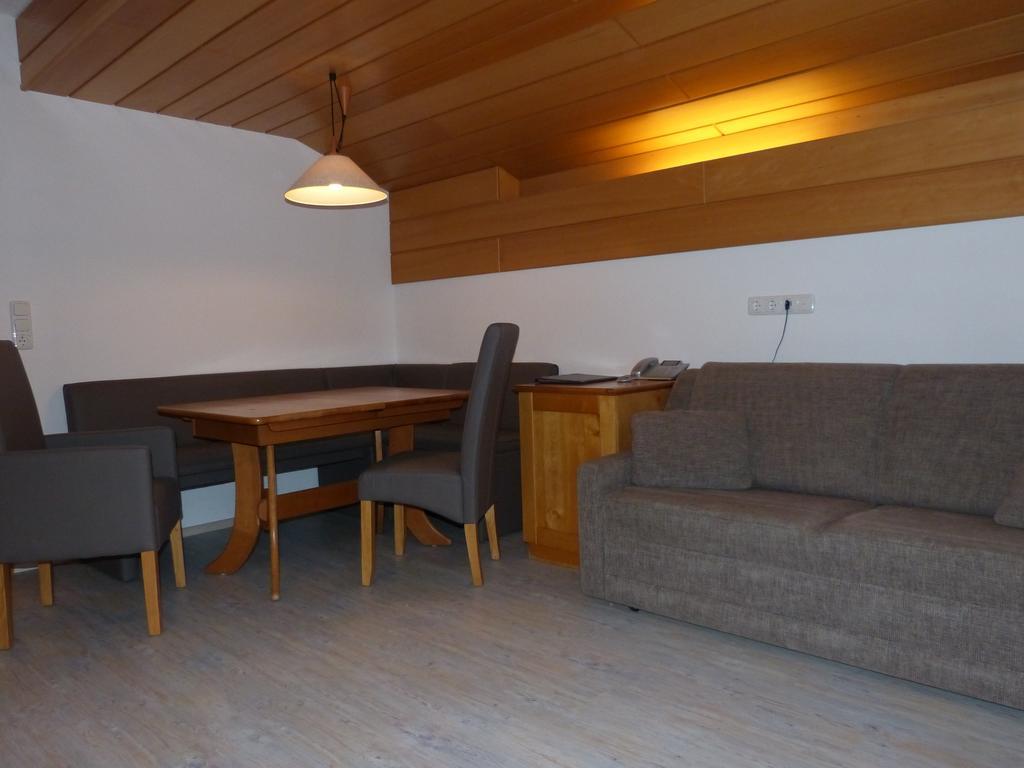 Appartements Alpenland Lermoos Szoba fotó